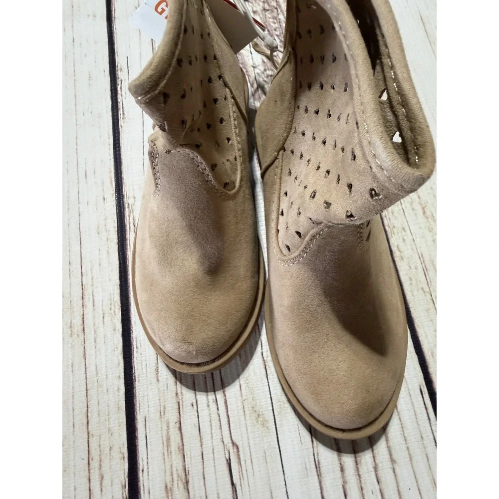 Gymboree Toddler Girls Tan Faux Suede Heart Cutout Ankle Boots Size 9 NWT